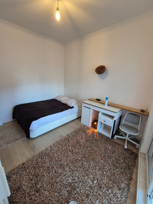 Quarto para arrendar em T2 – Campolide, Lisboa