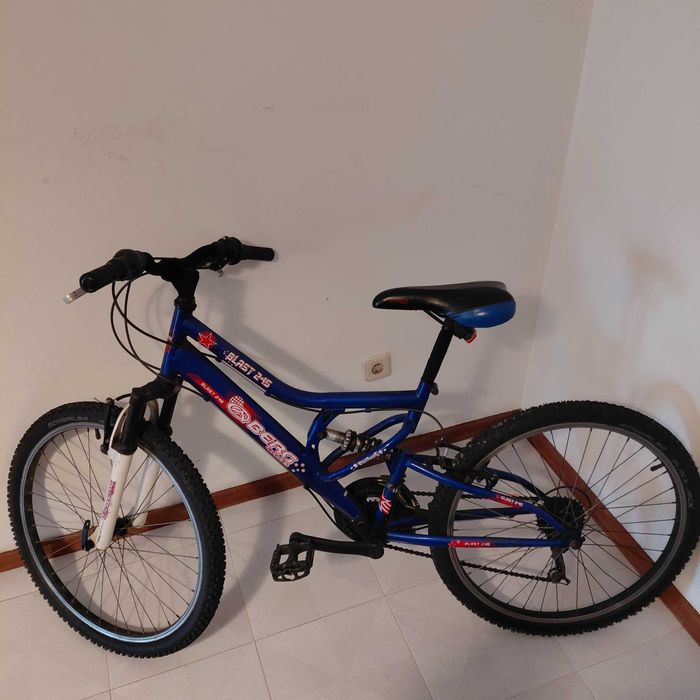 Bicicleta revisada com pneus novos