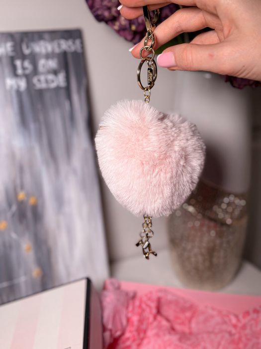 Serduszko Victoria’s Secret zawieszka puchata jak nowa brelochek
