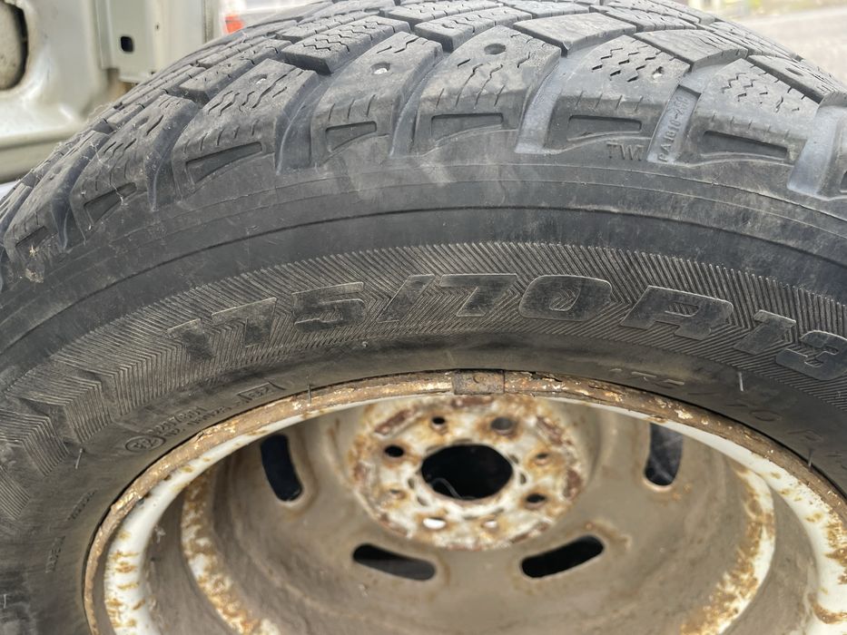 Зимние шипованниє шини r13