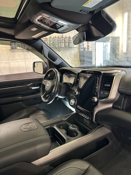 Detailing mobilny pranie tapicerki odkurzanie renowacja plastykow
