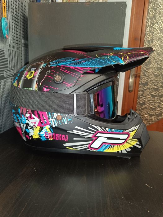 Продам мотошолом з окулярами