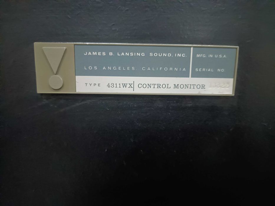 Par de Colunas de som JBL 4311