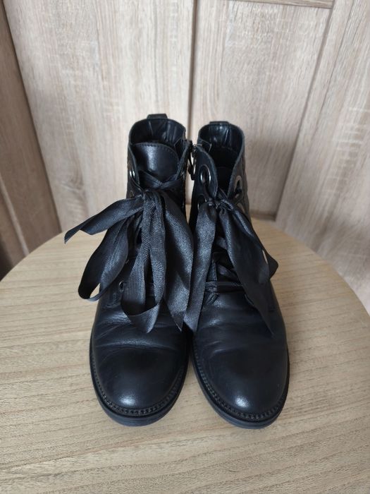 Czarne wiązane botki workery Contes skóra naturalna