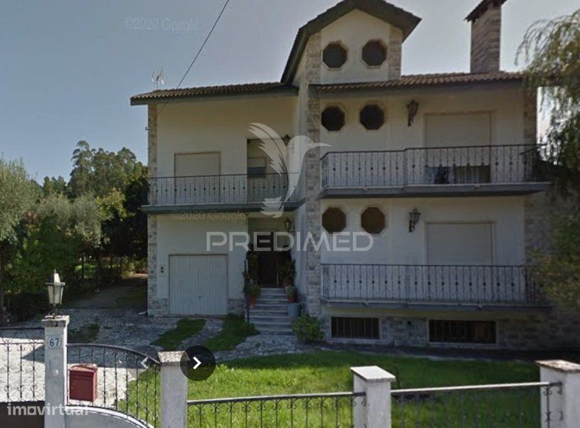 Moradia T6 com 2.080 m² de terreno em Celão - Tomar
