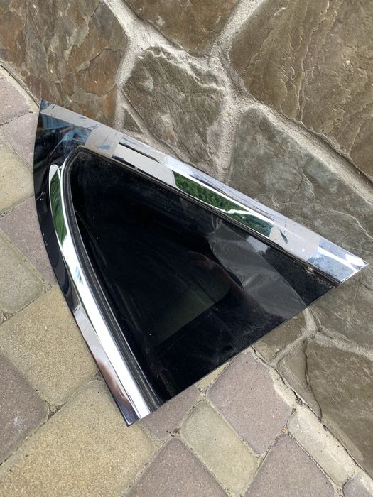 Форточка правая Tesla X  2020