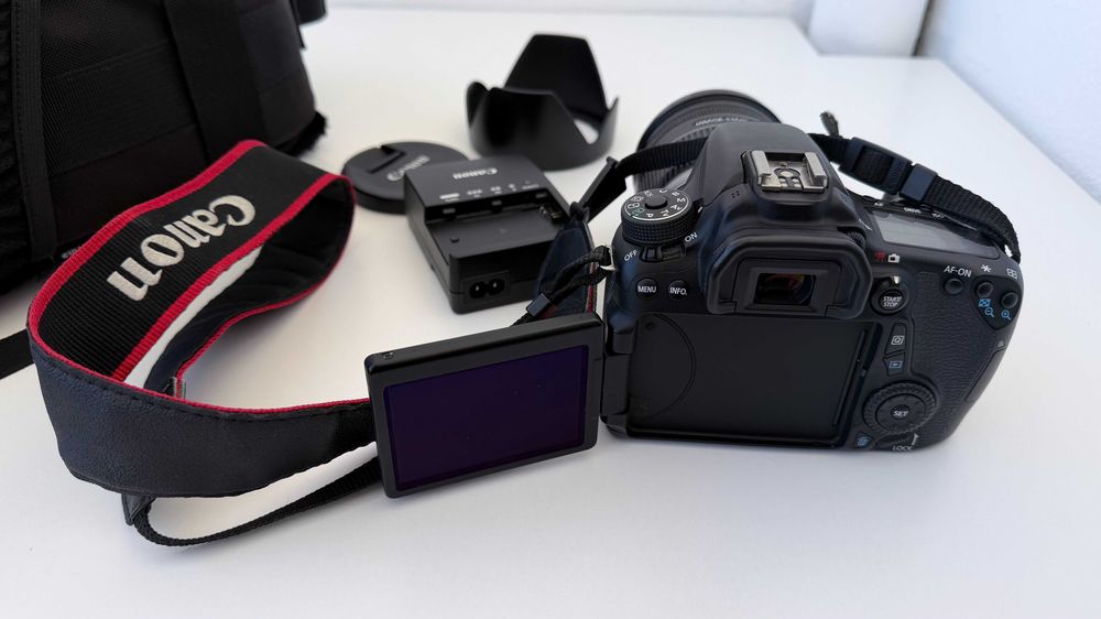 Canon EOS 70D + EF-S 18-200mm IS — Kit completo
