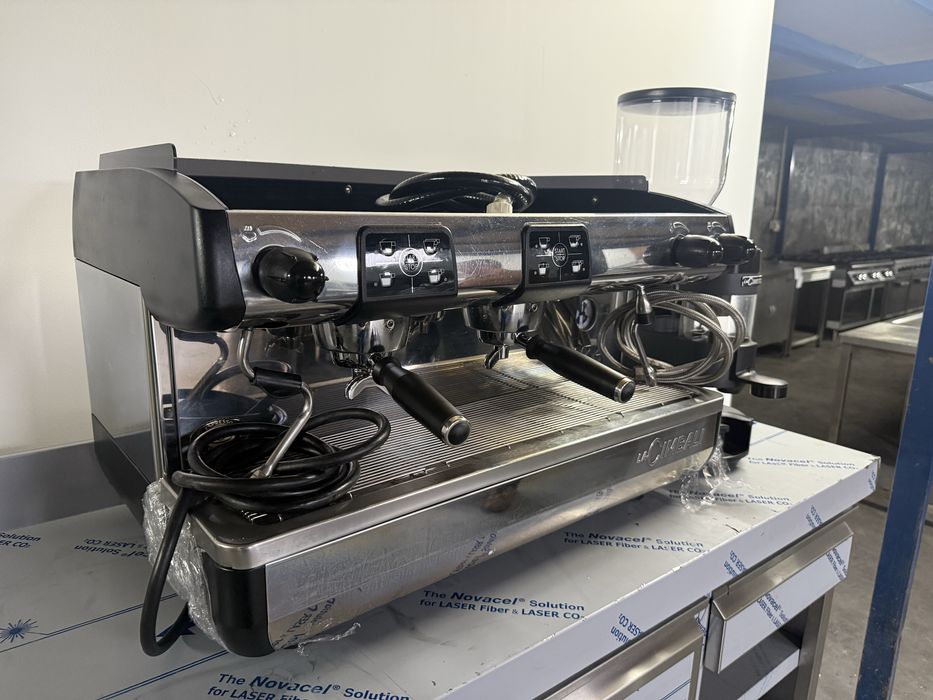 Maquina de café M24 La cimbal  muito muito nova .