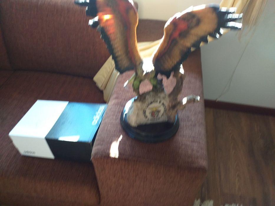 Estátua em marfinite tratada  da ÁGUIA DO SLB para colecionadores boni