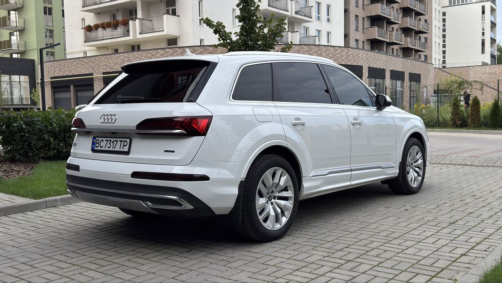 Авто Ауді Q7 2020 року