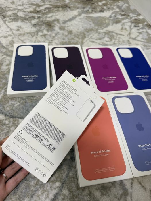 Оригінальний силіконовий чохол Apple MagSafe для iPhone 16 Pro Max