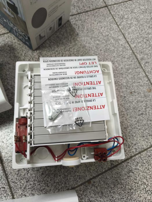 Extractor with Anti-Backflow Shutter (Two Units)64285172019713122