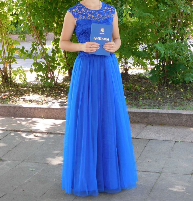 Вечірня або випускна сукня