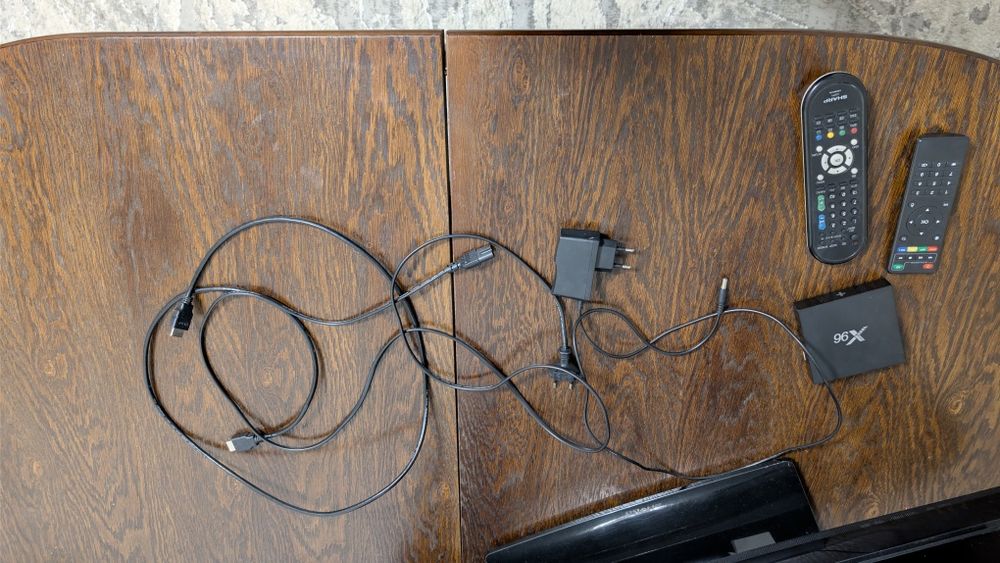 Телевізор Sharp LC-32DH510E + подарунок TV BOX X96