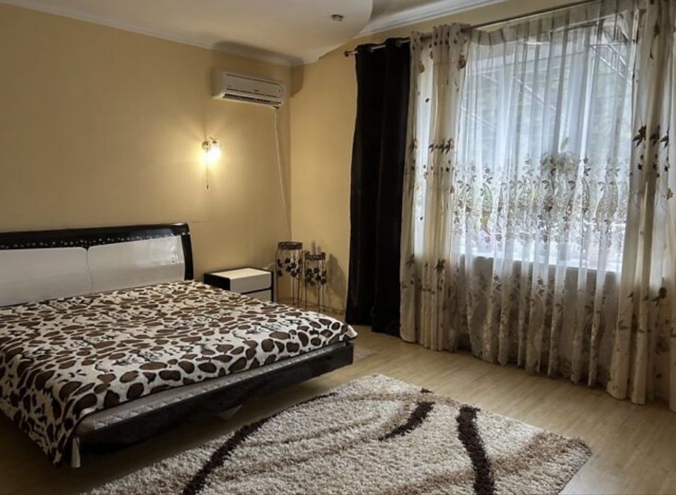 Продам просторий будинок 240 м² + баня з басейном + гараж | 6,7 сотки | Торг