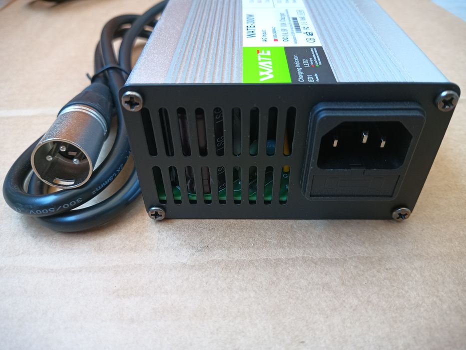 Ładowarka 12V 10A, kamper, fotowoltaika