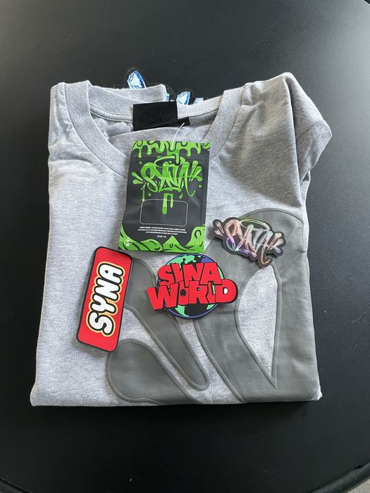 T-shirt e calções Syna World