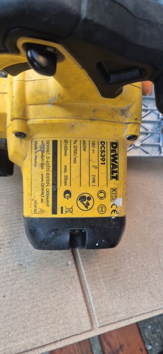 Pilarka Dewalt DCS391