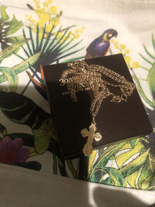 Продам золотую цепь с крестиком