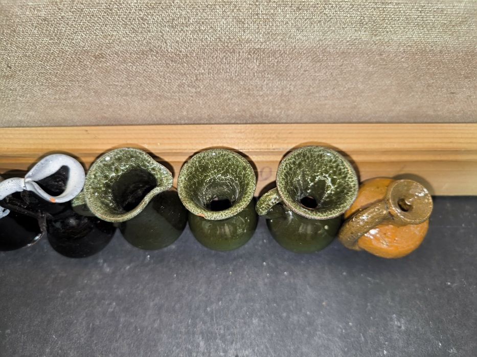 Jogo de 7 mini jarros cerâmicos