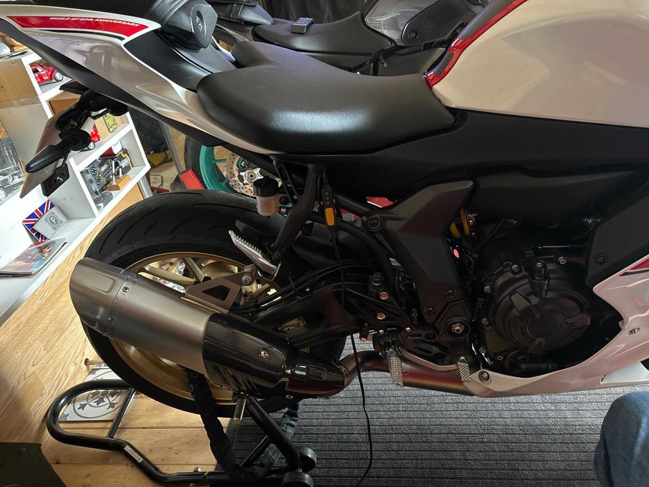 Escape Yamaha yzf-r7 r7