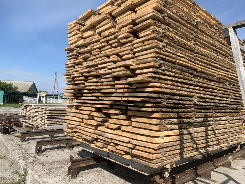 Продаємо суху дошку- дуб.