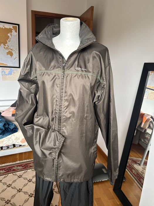 Blusão Impermeável Quechua (Decathlon) – Tamanho M/L – Como Novo