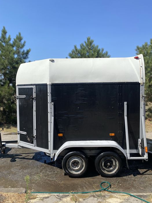 Батман коневоз Henra (причіп для коней)