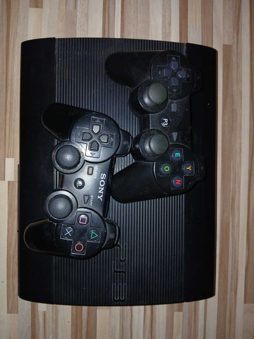 Konsola PS3 + 2 pady