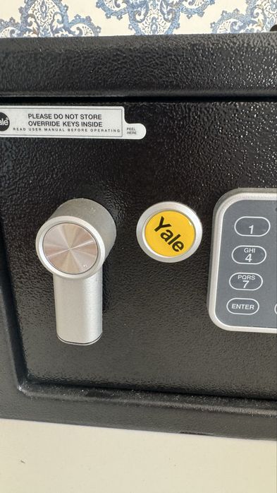 Cofre eletrónico Yale com código e chaves
