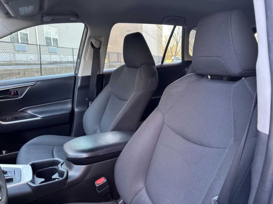 Toyota RAV4      2020
