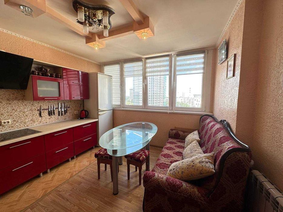 терміново здам 3-кімнатну з ремонотом і меблями Урлівська 23б