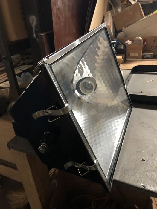 Прожектор ЖО,ГО,РО,НО,ДО под лампу с цоколем Е40