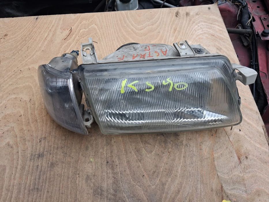 Reflektor  LAMPA PRZÓD PRAWA PRAWY OPEL ASTRA F