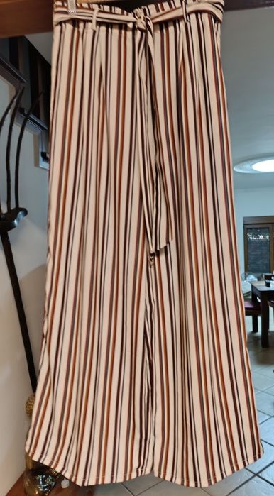 Calças fluidas, de pernas largas,muito elegantes