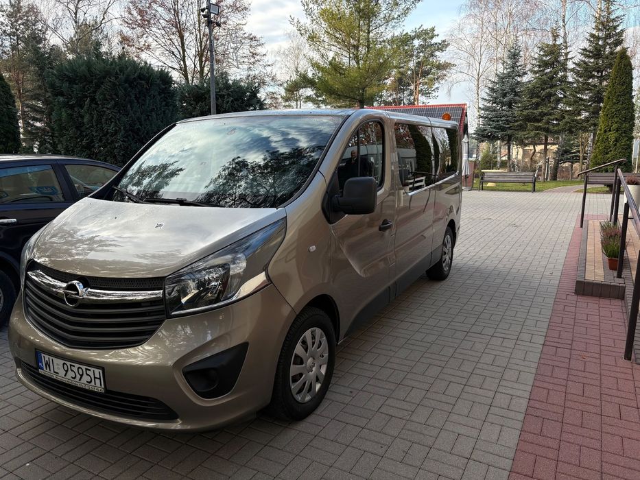 Opel Vivaro Opel Vivaro biturbo dla niepełnosprawnych transport