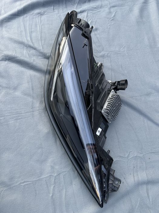 Lampa przod prawy Chevrolet Corvette C8 10 pin LED