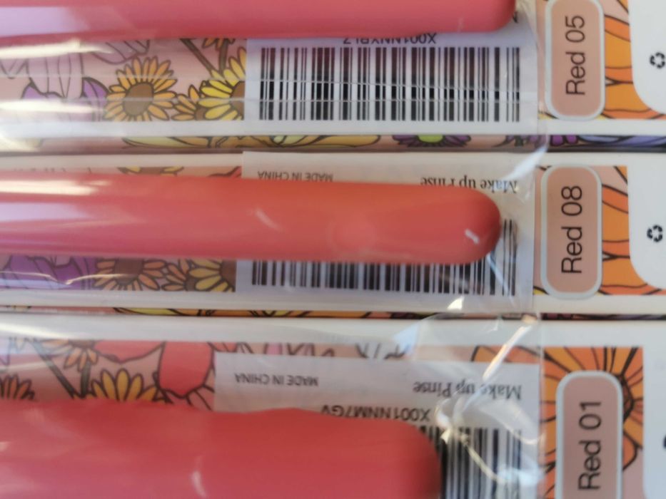 3 kartony około 1500 pędzli do makijażu
