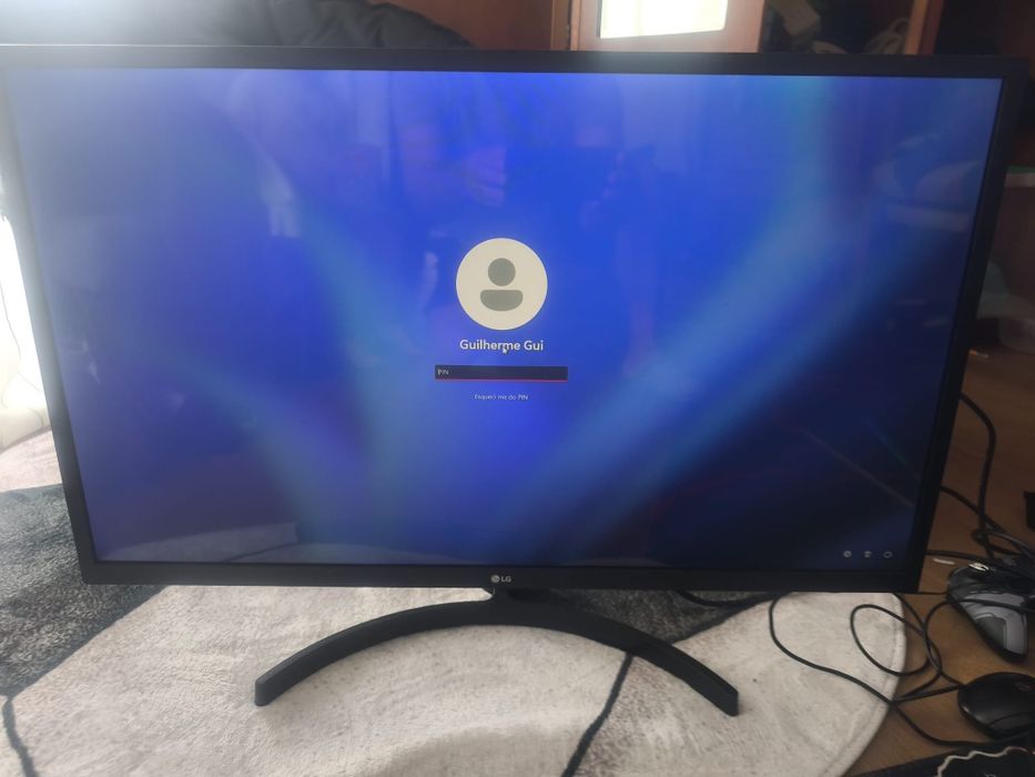 Monitor com suporte