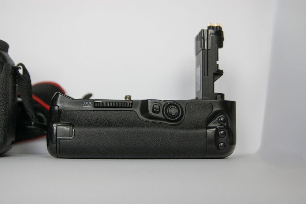 Canon EOS 7D Mark II + grip
