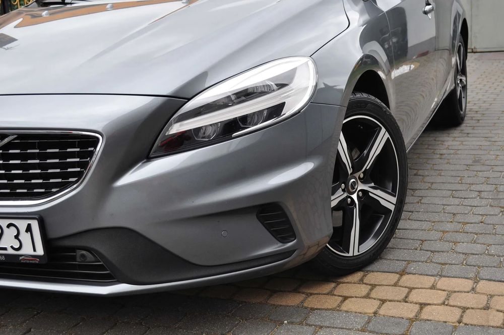 Volvo V40 2.0 T2 R-Design Niski przebieg Bogate wyposażenie Zadbany Bezwypadkowy