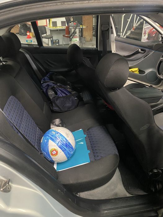 Vendo este automovel