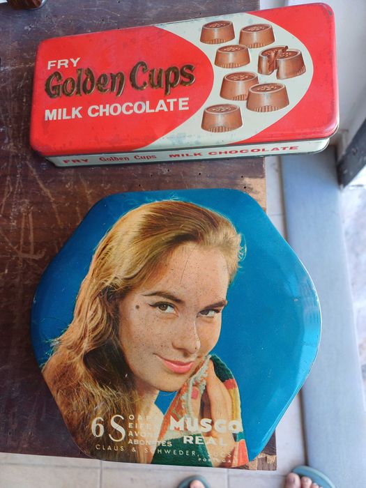 Caixas metálicas antigas