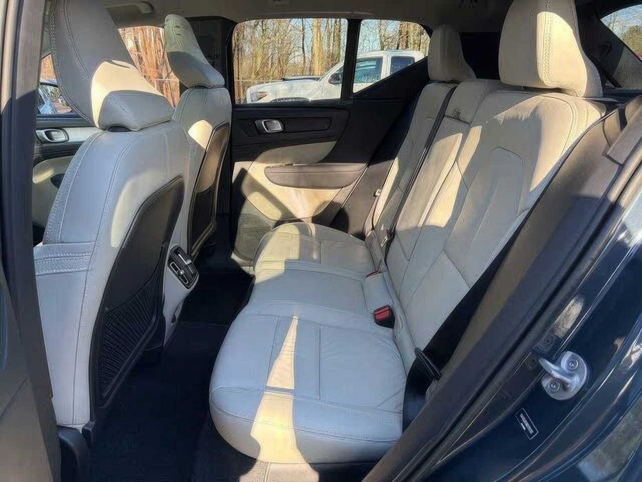 Volvo XC 40      2021