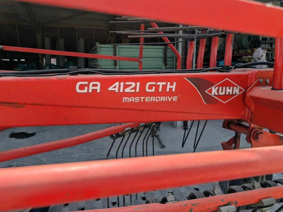 Zgrabiarka Kuhn 4121  piękna  !