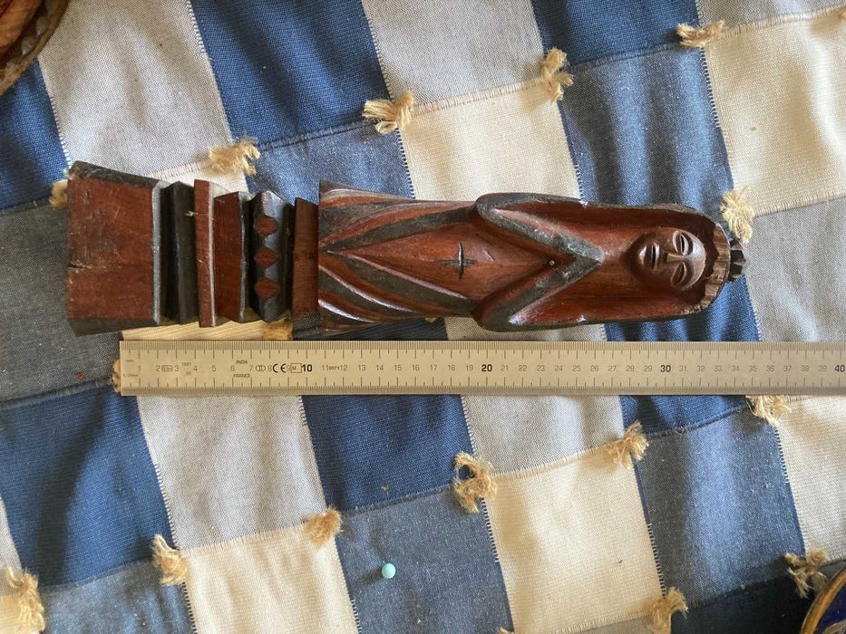 artigos decorativos jarro almofada estatua e porta retratos madeira