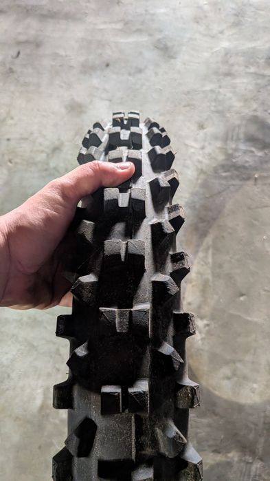 Pneus enduro e estrada