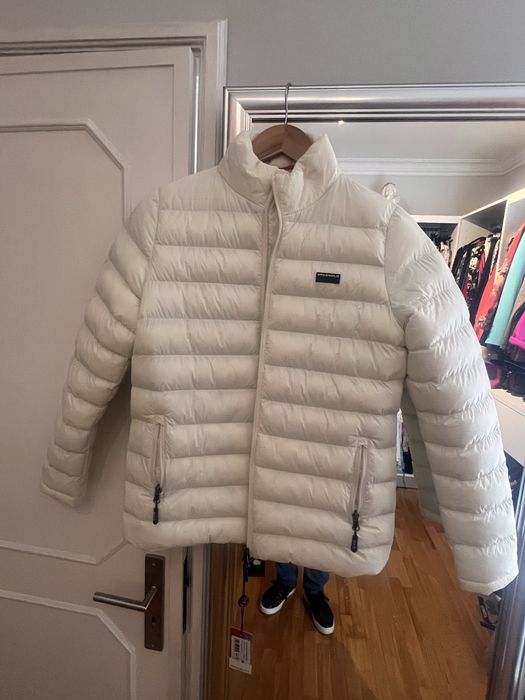 Vendo blusao penas novo