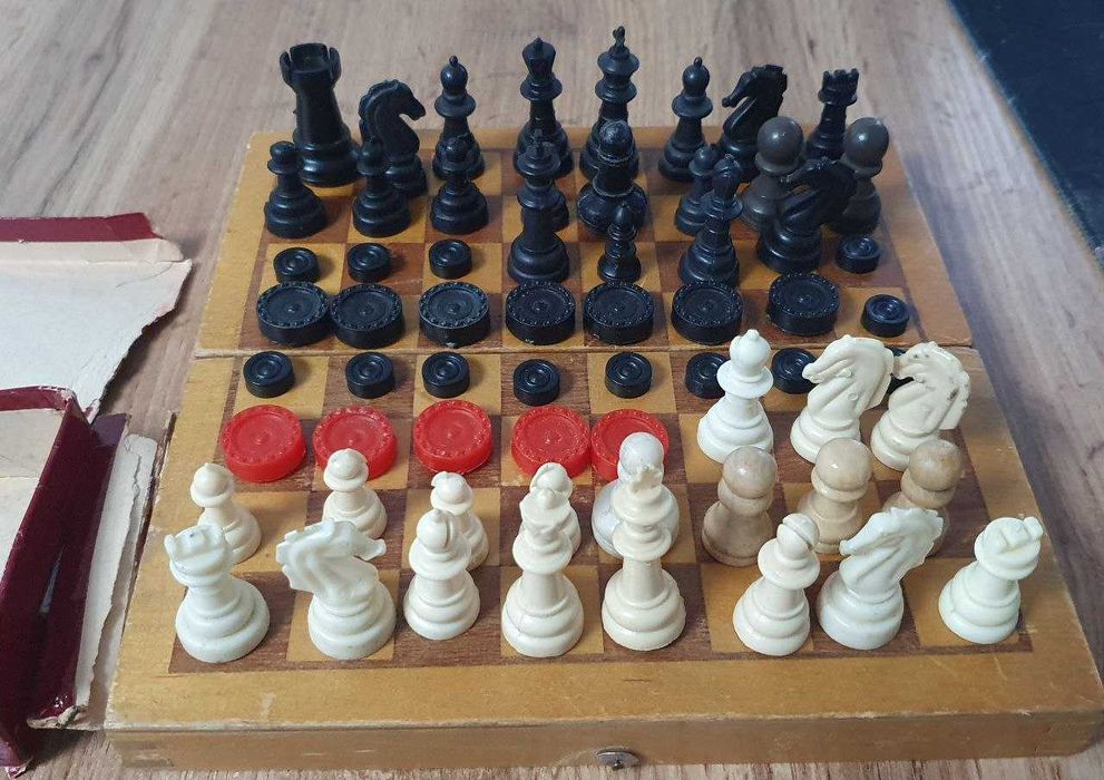 Шахматы разные деревянные и пластиковые и поштучно