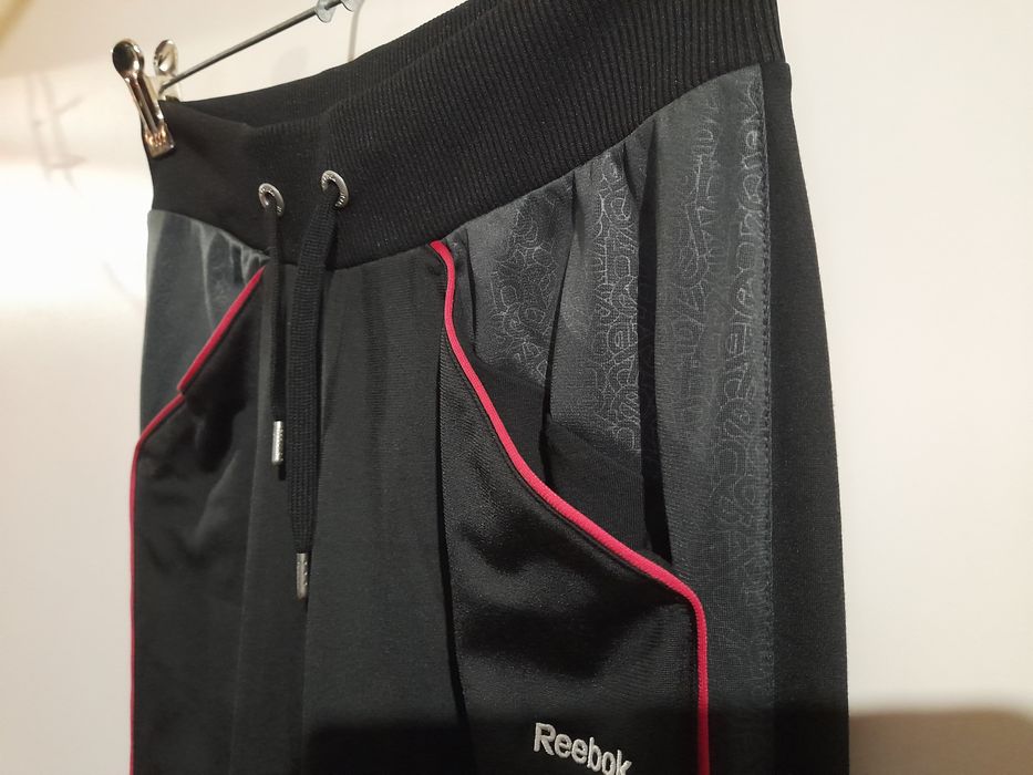 Оригінальні жіночі спортивні штани з кишенями Reebok